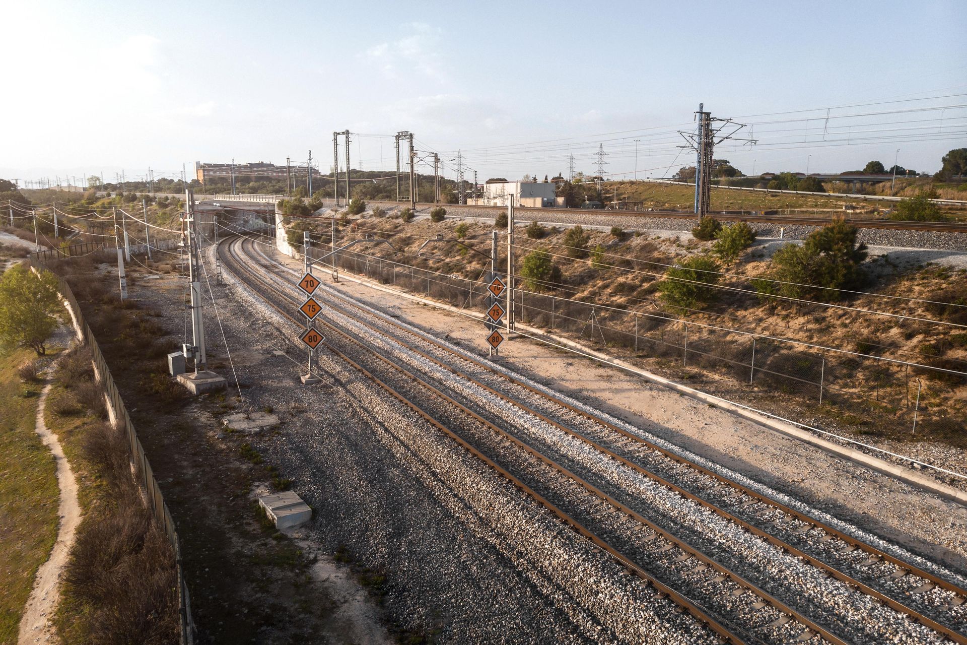 Railway and metro track scaffolding access