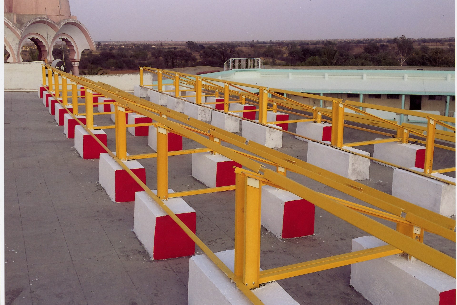 Automotive manufacturing facility access scaffolding